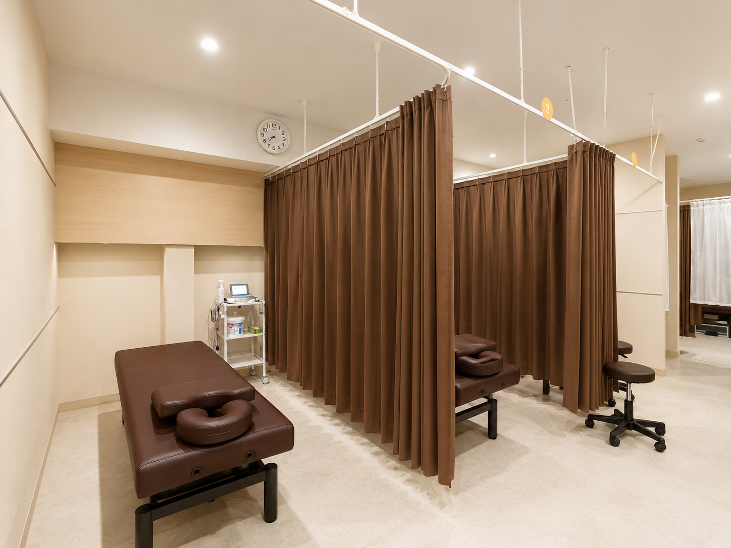 からだラボ整骨院 星川院の竣工写真 1（設計：Interior Design KAIKOU）
